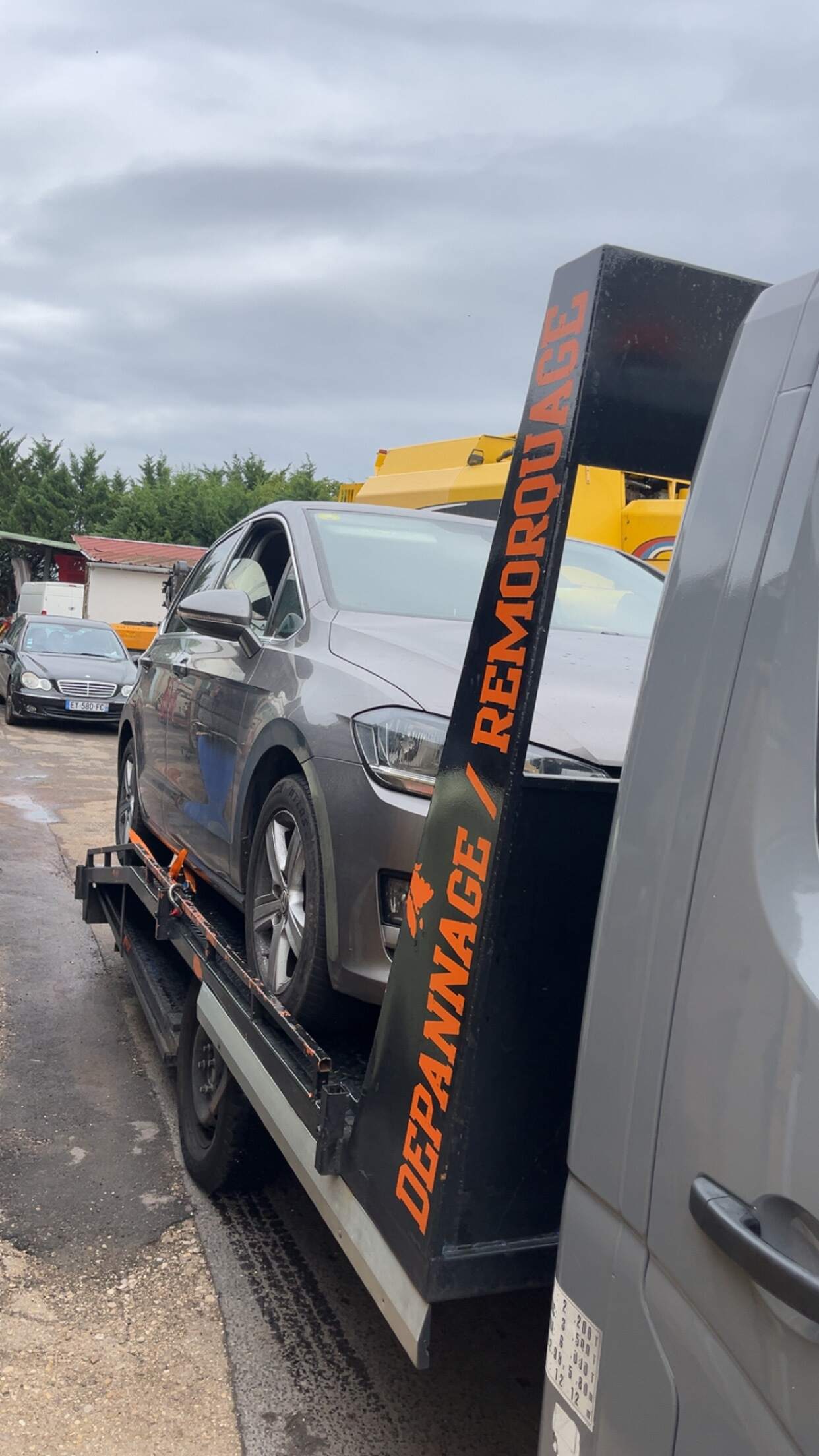 Dépannage auto à Cergy – chargement sur plateau